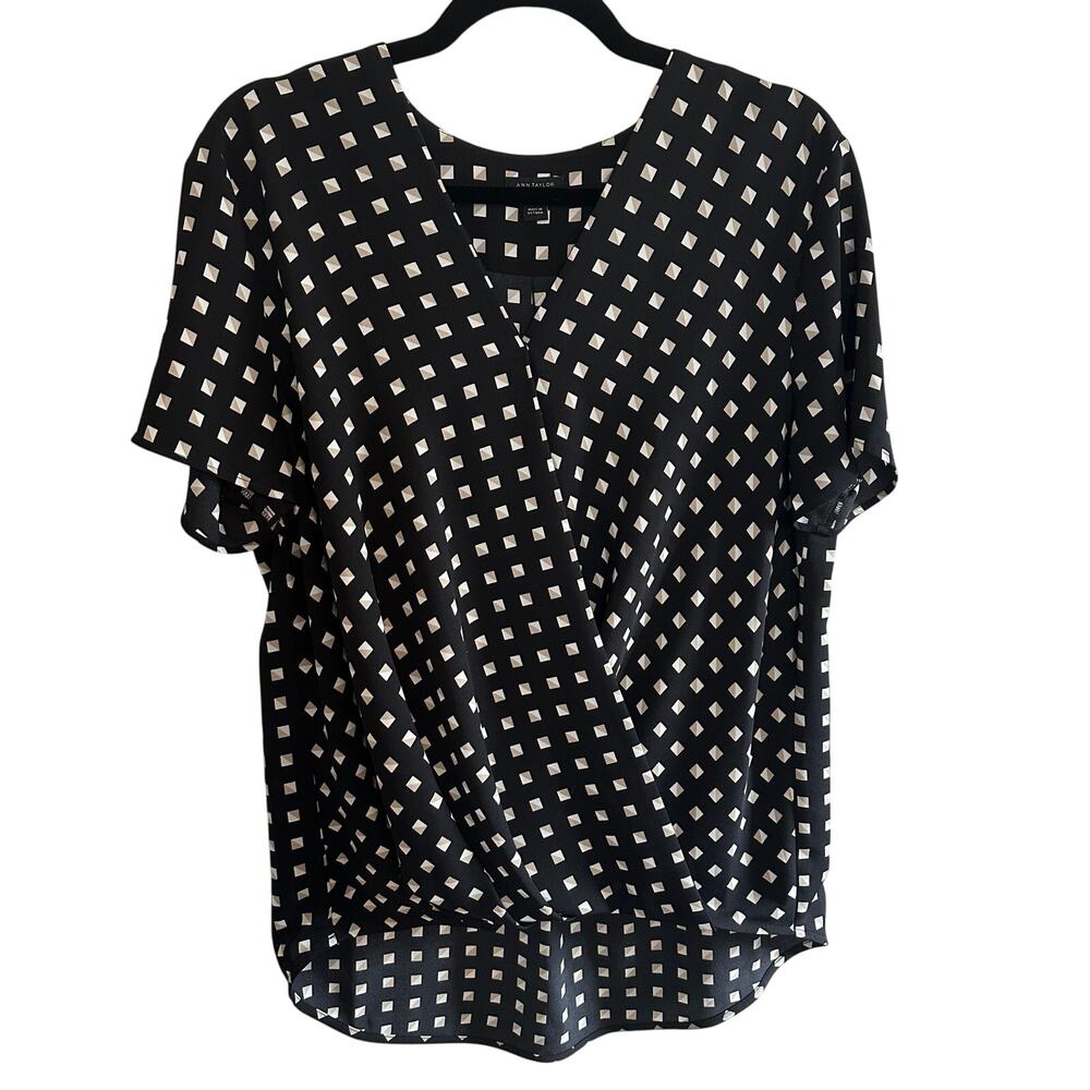 Ann Taylor Women's Geo Wrap Front Black Ruffle Short Sleeve‎ Blouse Size Large